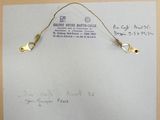 une image représentant une feuille de papier sur laquelle figure une personne tenant une paire de ciseaux