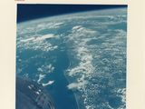 vue de la Terre depuis la station spatiale, avec l'océan en arrière-plan