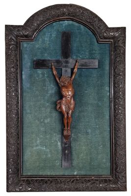 une image représentant un crucifix en bois sur lequel figure une croix