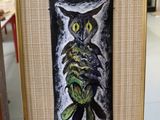 a picture of a picture of an owl on a picture frame
