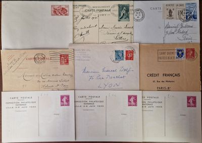 many letters and envelopes that are on the table