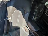a seat belt in the back of a car