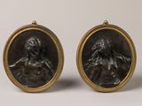 une paire de plaques en bronze représentant une femme et un homme