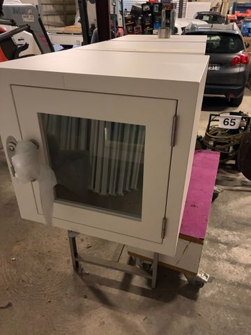 Trois caissons passe-plats double portes neufs
