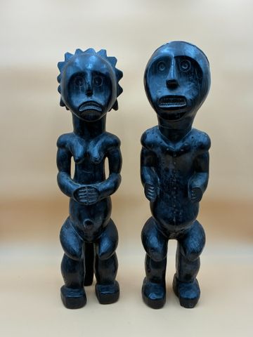 Art d’Afrique. Couple aborigène en bois sculpté noir. H : 55