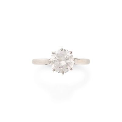 une bague en diamant à une seule pierre, par van cleef