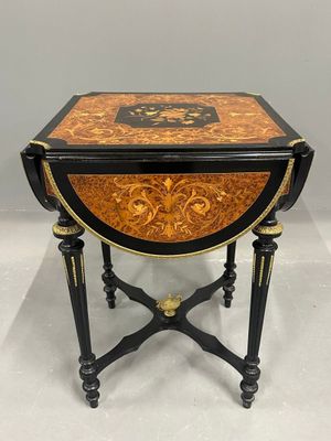 Petite TABLE de salon de forme quadrangulaire à quatre volet… - Photo 1