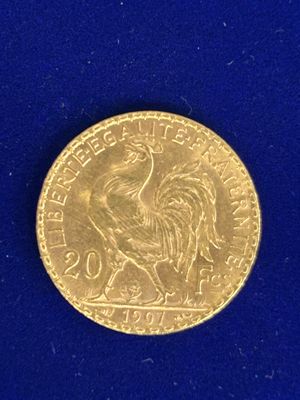l'image d'une pièce d'or ornée d'un coq