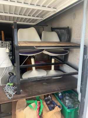 un espace de rangement à l'arrière d'un camion de déménagement