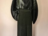une femme en robe noire debout à côté d'un mannequin, mannequin, mannequin, mannequin, mannequin, mannequin, mannequin, mannequin, mannequin, mannequin, mannequin, mannequin, mannequin, mannequin, mannequin, mannequin, mannequin, mannequin, mannequin, mannequin, mannequin, mannequin, mannequin, mannequin, mannequin, mannequin, mannequin, mannequin, mannequin, mannequin, mannequin, mannequin, mannequin, mannequin, mannequin, mannequin, mannequin, mannequin, mannequin, mannequin, mannequin, mannequin, mannequin, mannequin, manne