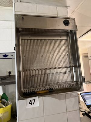 Un stérilisateur à couteaux sans porte