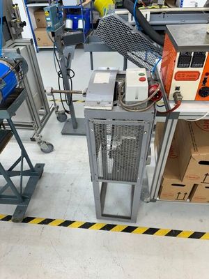 l'image d'une usine avec de nombreuses machines