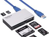 un gros plan sur une carte mémoire et un adaptateur USB