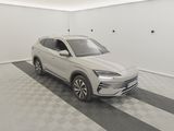 SUV Volkswagen Atlasca 2020 garé dans un garage au sol à damier