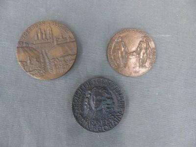 3 médailles en bronze
