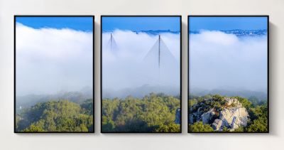 trois photos encadrées représentant des montagnes et des arbres dans le brouillard