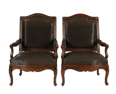 paire de fauteuils français du XIXe siècle en noyer, avec assises rembourrées de cuir