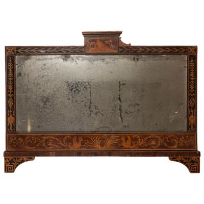 un miroir surmonté d'un cadre en bois