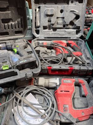 tout un tas d'outils rangés dans une mallette
