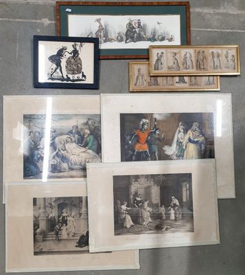 de nombreuses photos encadrées sur le mur d'une pièce