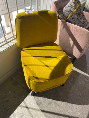 1 Fauteuil fixe LOUNGE. 53 x 62 x 77 cm, revêtement en velou…