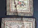 paire de tentures murales chinoises anciennes brodées, représentant des oiseaux et des fleurs