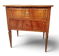 Petite commode en bois de placage, ouvrant à deux tiroirs, à…