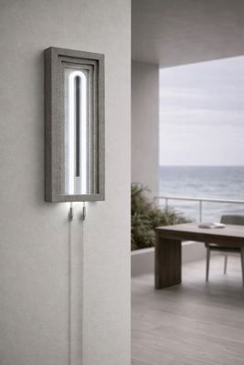 une lampe fixée sur le côté d'un mur