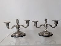 Paire de chandeliers à deux bras de lumière galbés en argent… (photo 2)