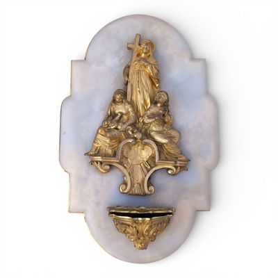 BENITIER en bronze doré sur une plaque d'albâtre, annoté "Br…