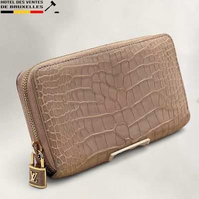 portefeuille en cuir imitation crocodile avec finitions dorées et fermeture à glissière
