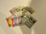 beaucoup de cartes sur la table