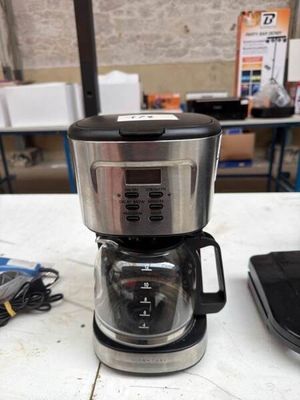 Une cafetière filtre Signature, en état d'usage.