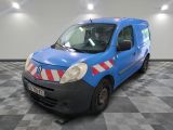 la photo d'une camionnette bleue avec une bande rouge et blanche sur le côté