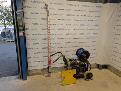 a machine that is sitting on the ground in front of a wall