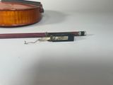 a violin and a pencil sitting on a table