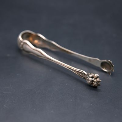 two spoons that are sitting next to each other on a table