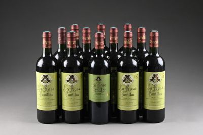 six bouteilles de vin sont alignées sur une surface grise