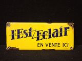 un panneau jaune sur lequel on peut lire « est éclair en vente icl »