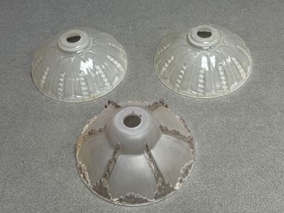 Paire de coupes de lustre en verre.