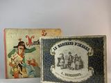 deux livres posés l'un à côté de l'autre sur une table