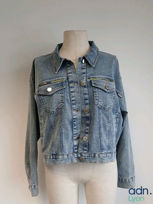 denim jacket on a mannequin mannequin mannequin mannequin mannequin mannequin mannequin mannequin mannequin mann