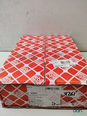 une boîte composée de boîtes rouges et blanches posée sur une surface blanche