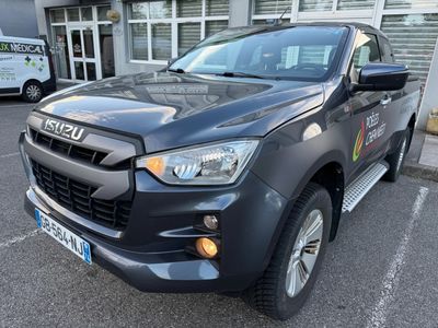 a picture of a black pickup truck parked in a parking lot