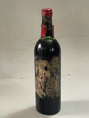 1 bouteille Château PETRUS 1980 ( déb ép, étiq en lambeaux, …