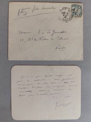 deux vieilles enveloppes contenant des lettres manuscrites et portant un timbre