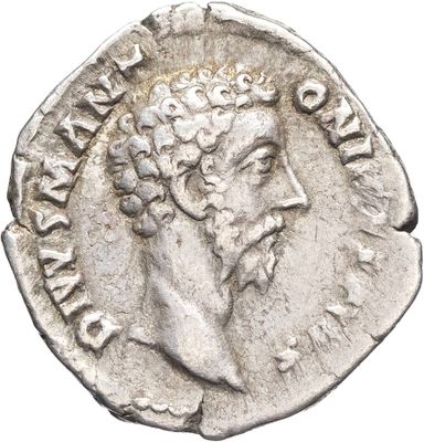 Gros plan sur une pièce d'argent portant le visage d'un homme
