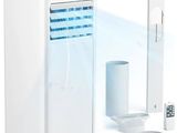 une image représentant un climatiseur blanc et des toilettes