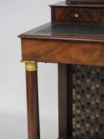 TABLE-BUREAU en acajou et placage d'acajou, le plateau gainé… (photo 4)