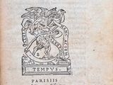 un vieux livre sur lequel figure le dessin d'un lion